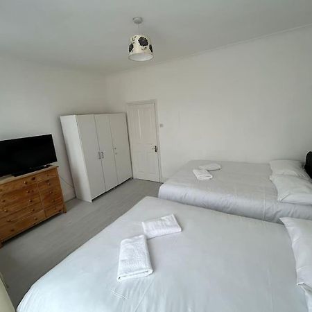 East London 2 Bedroom Flat Екстериор снимка