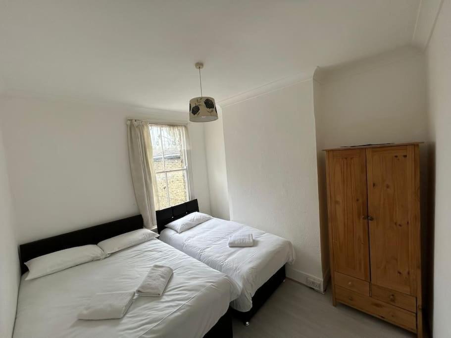 East London 2 Bedroom Flat Екстериор снимка